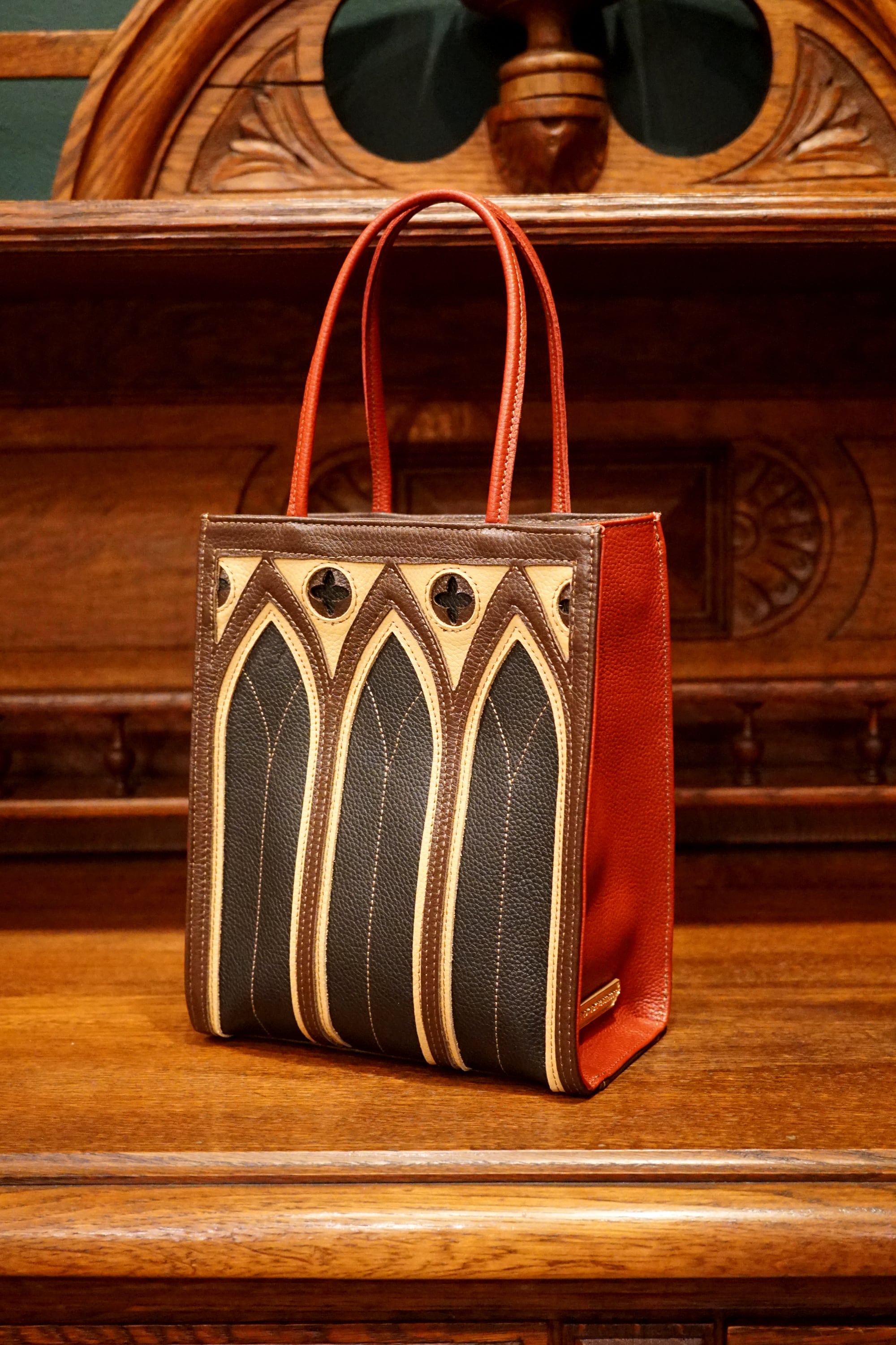 中世ゴシック建築モチーフの「カテドラルバッグ4C」（本革製）／ch-01 cathedral bag