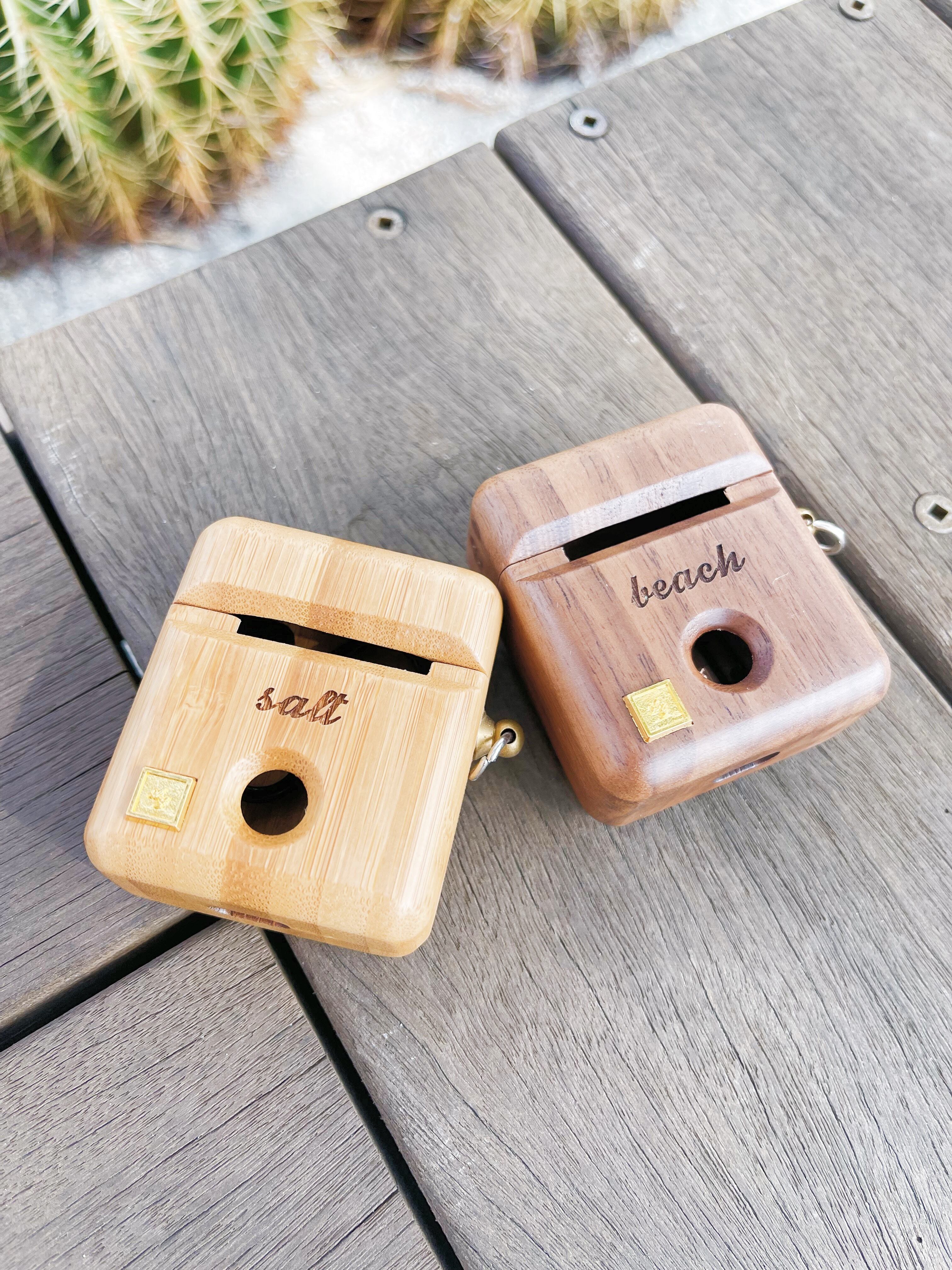 AirPods本体 ウッドケース付き AirPods Pro 「天然木ケース」 カラビナ付属 カリンウッド｜スマホ
