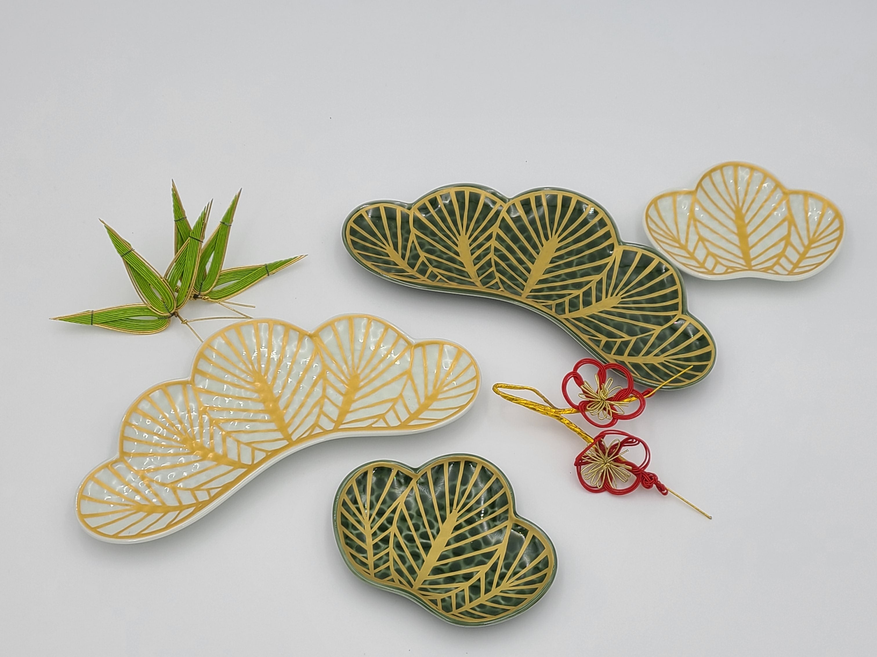 銀製　金色の葉模様 金属製皿 89g 錦金松葉型 前菜皿 25cm 幸楽窯 有田焼 // 和食器 食器 陶磁器 長皿