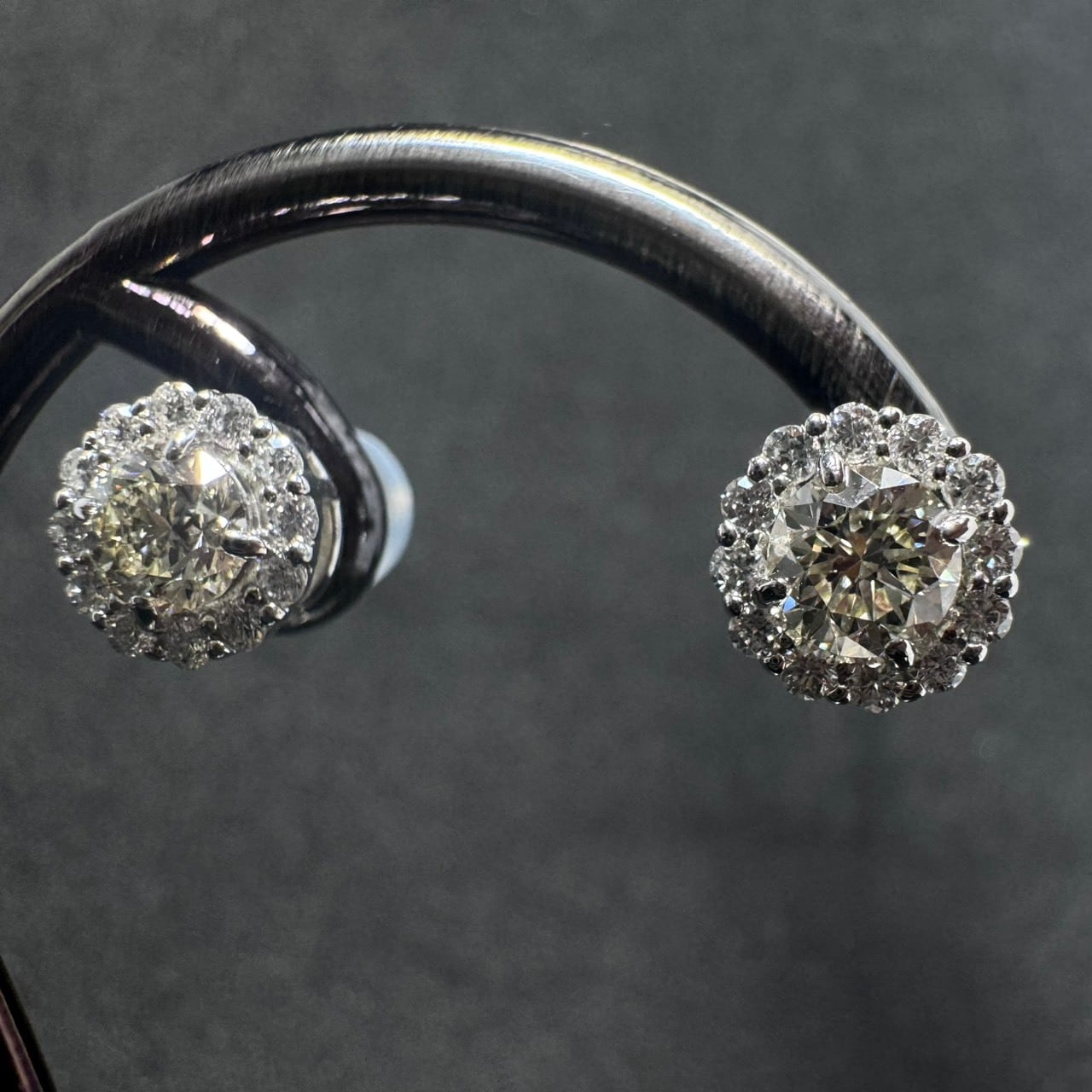 Pt900 0.623ct ダイヤモンド ヘイロー(取り巻き) ピアス | カオキ