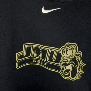 ナイキ　プルオーバー　スウェット　パーカー　刺繍ロゴ　センターロゴ　スウォッシュ