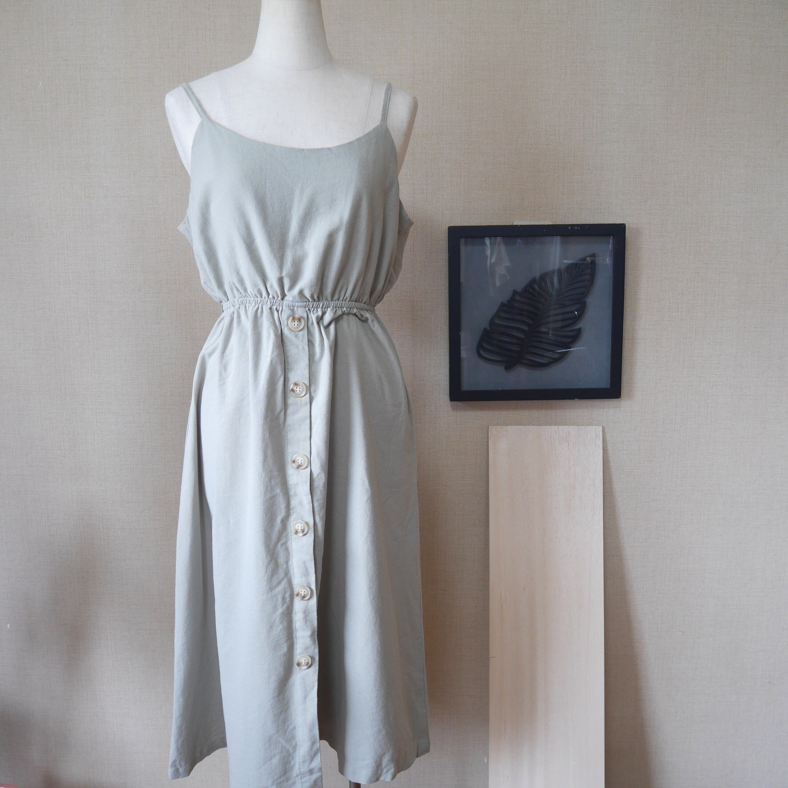 【MADE IN KOREA-送料無料-】フロントボタン バックリボン キャミワンピース (カーキ)