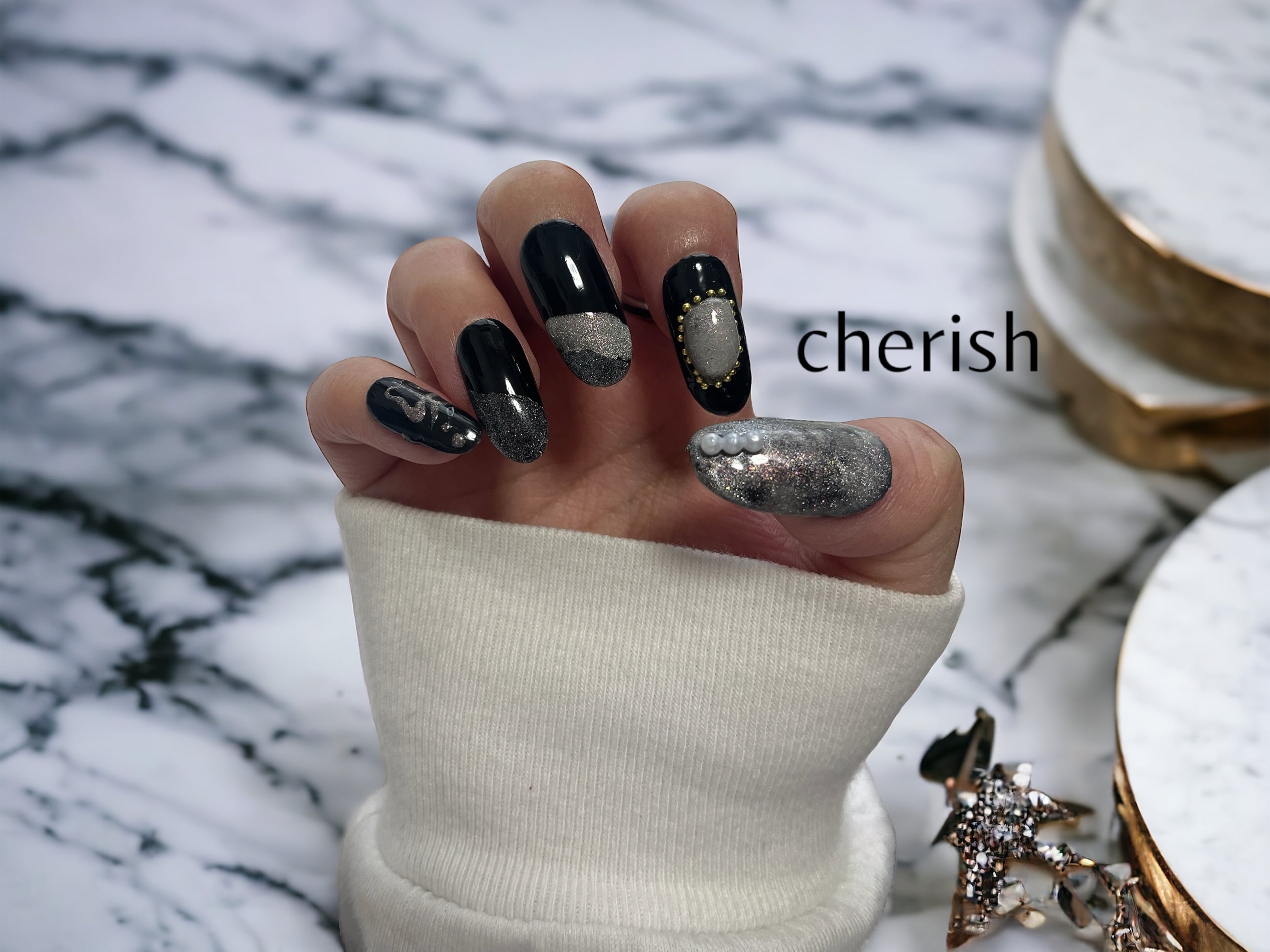 21.黒ネイル シンプルネイル 大人ネイル マグネットネイル | Pay ID