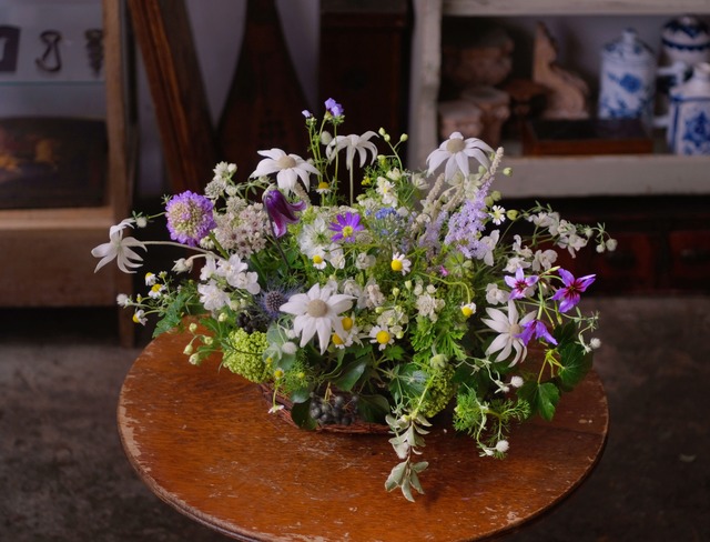 [予約商品 ]Natural flower Arrangement (母の日の贈り物/白と緑を基調としたアレンジ)