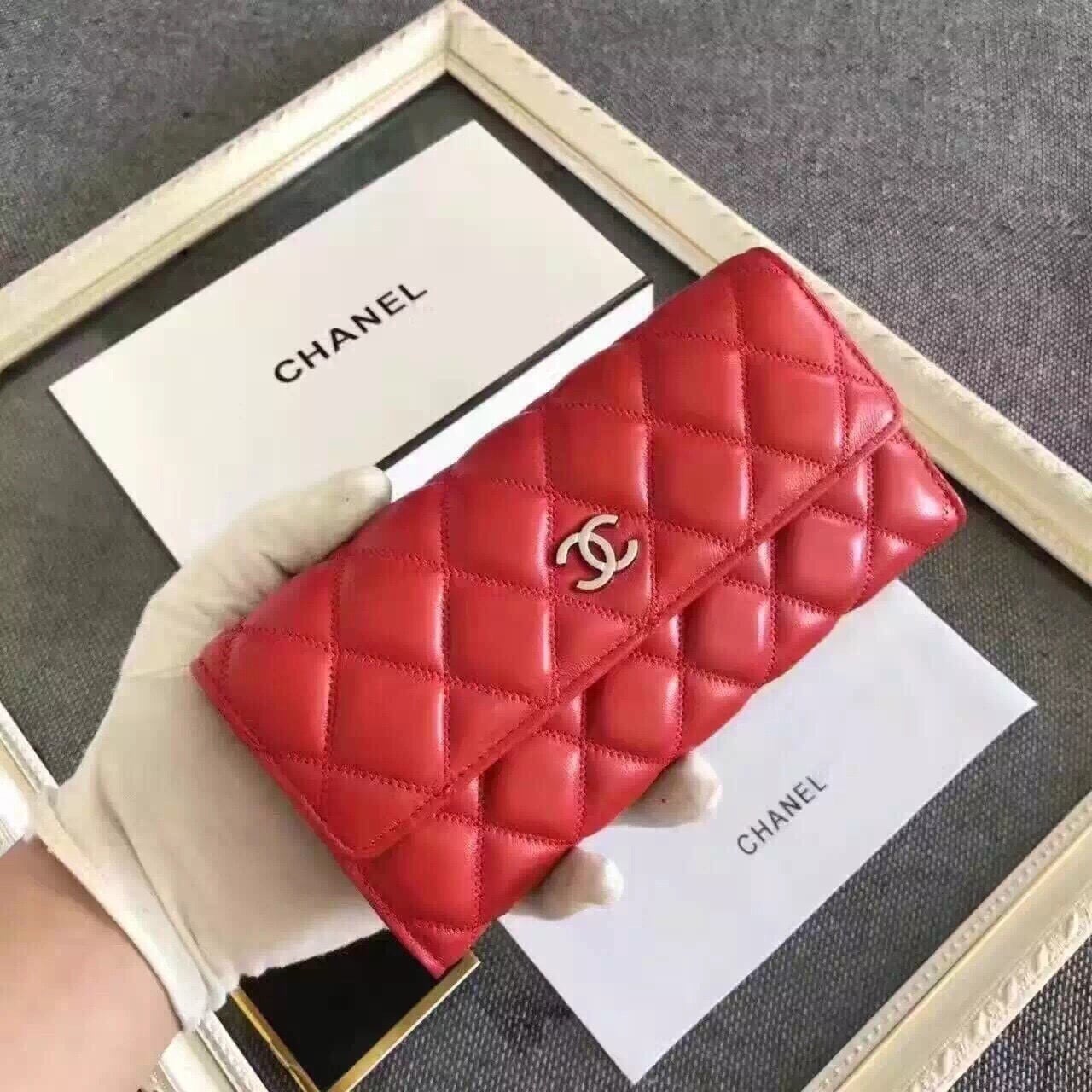 CHANEL赤長財布