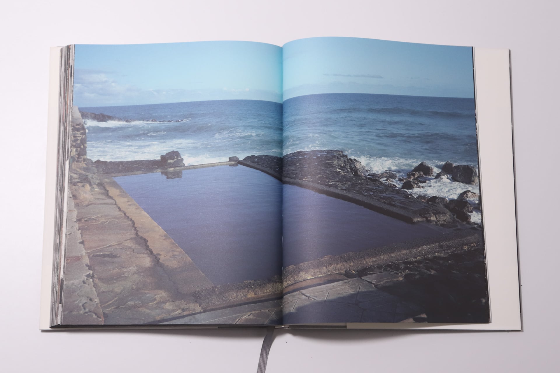 A HOUSE IS NOT A HOME / Bruce Weber | CROSS_BOOKSHELF A HOUSE IS NOT A HOME / Bruce Weber | CROSS_BOOKSHELF