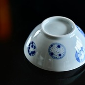 吉岡将弐　【蔵出し市】No.14 鳥丸文飯碗　小 / Syoji Yoshioka – Bird Round Motif Rice Bowl (Small)［2104130011535］