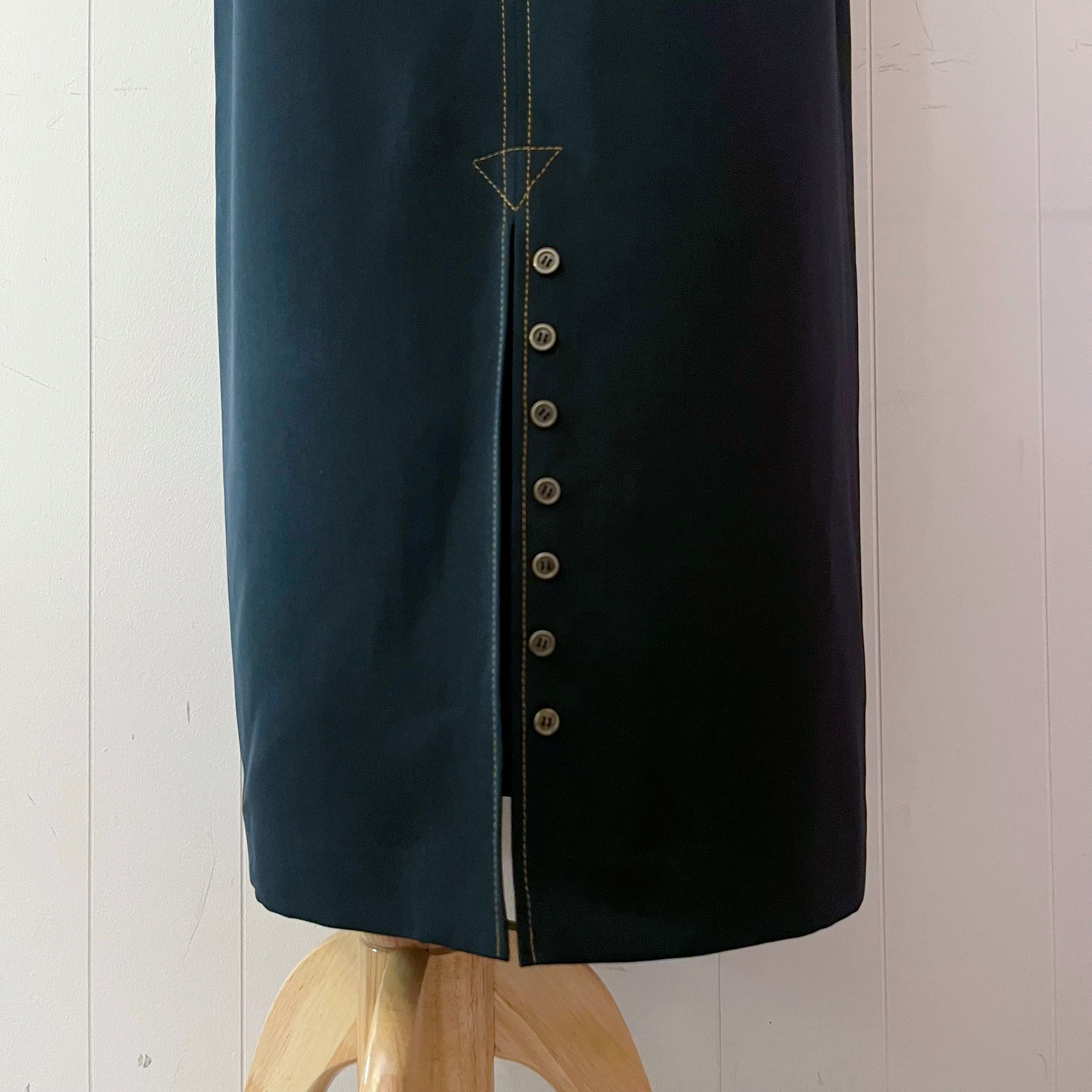 front slit button black skirt
