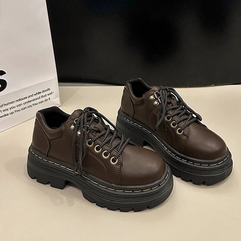 レディースダービーシューズ 秋 ブリティッシュスタイル 女性用フットウェア ローファー ファー付き ラウンドトゥ クロッグス プラットフォーム カジュアルスニーカー レザー 秋