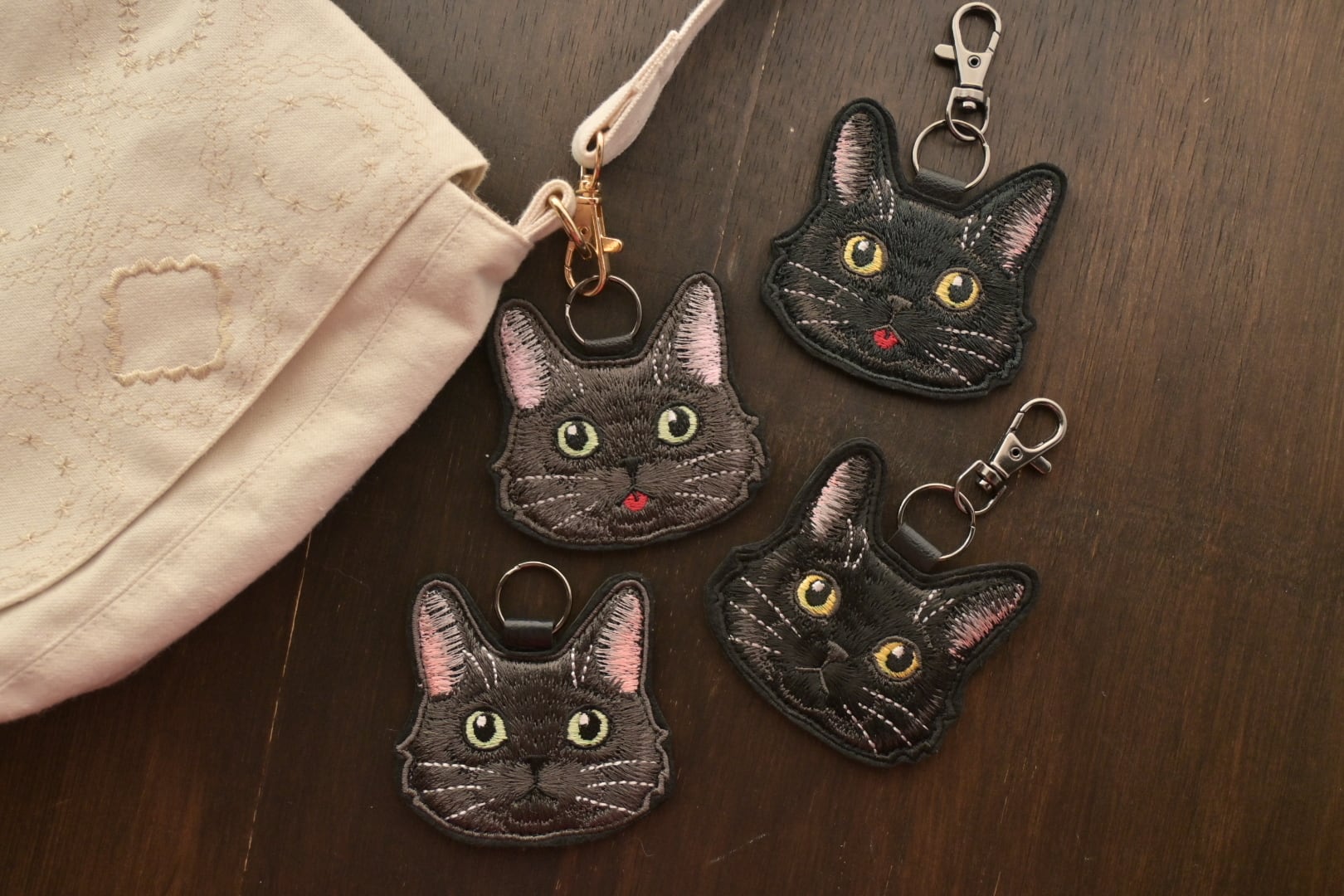 ☆M☆　猫ちゃんキーホルダー 黒とグレーの猫ちゃんキーホルダー【長毛】 | 猫と暮らす洋裁店