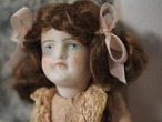クロシェワンピース　リボン結びの女の子（崩れ、補修あり） 画像8