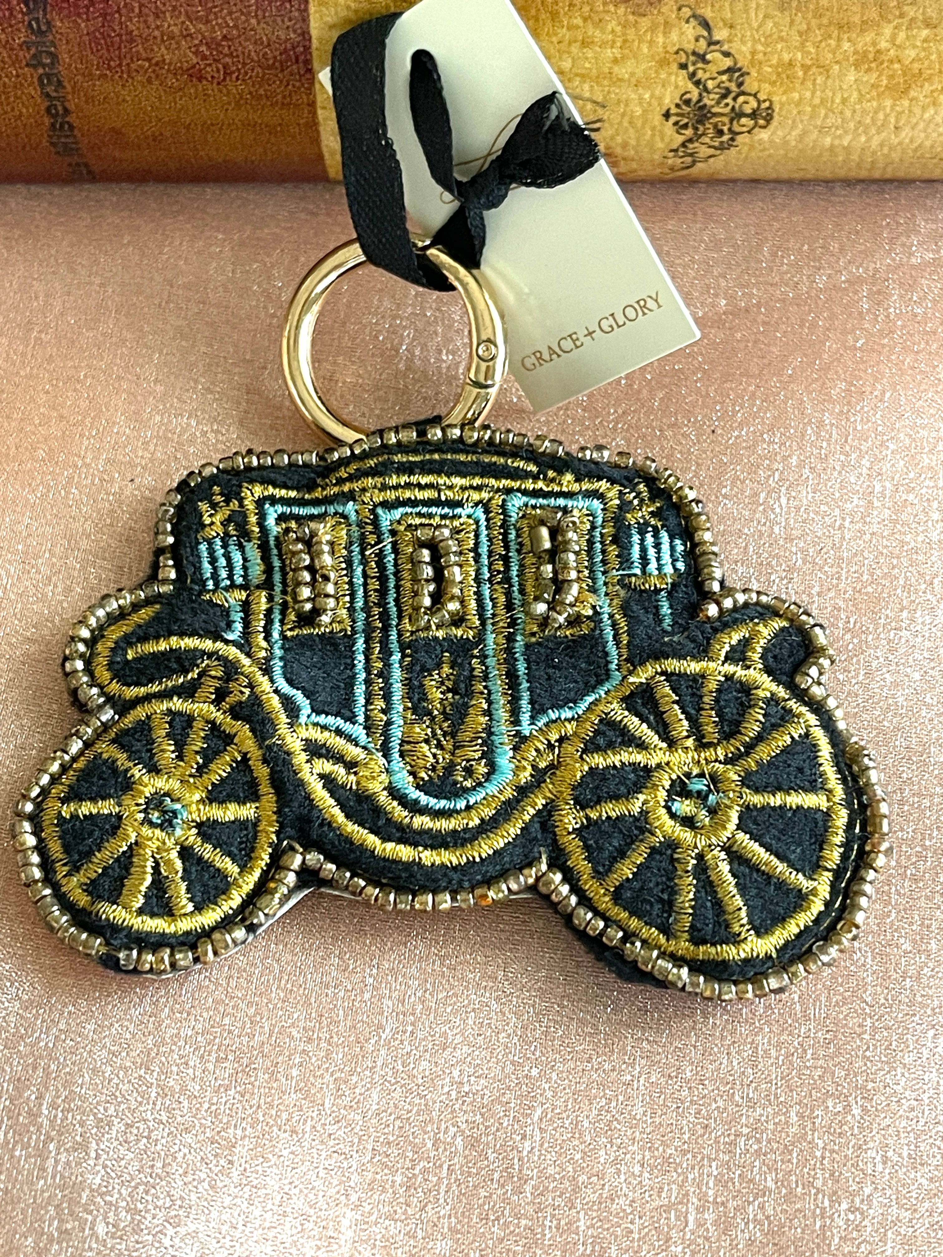 ◇60%OFF再入荷無し◇チャーム3種◇馬車（コーチ）◇王冠◇ティー