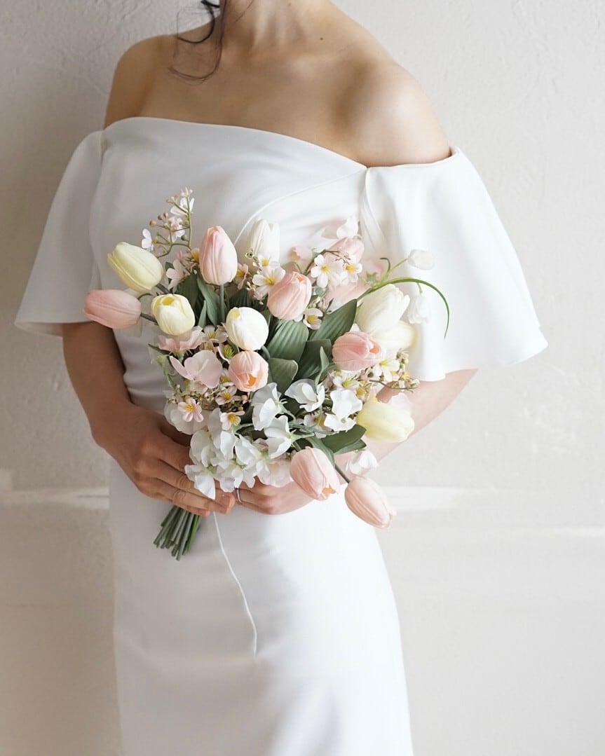 ホワイトアネモネとチューリップのパステルブーケ＆ブートニア