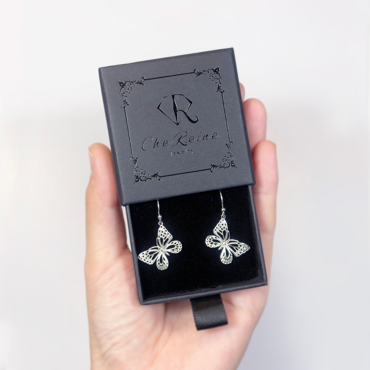 Lina｜リナ 蝶 フックピアス (SV925)  アサギマダラ (M size)