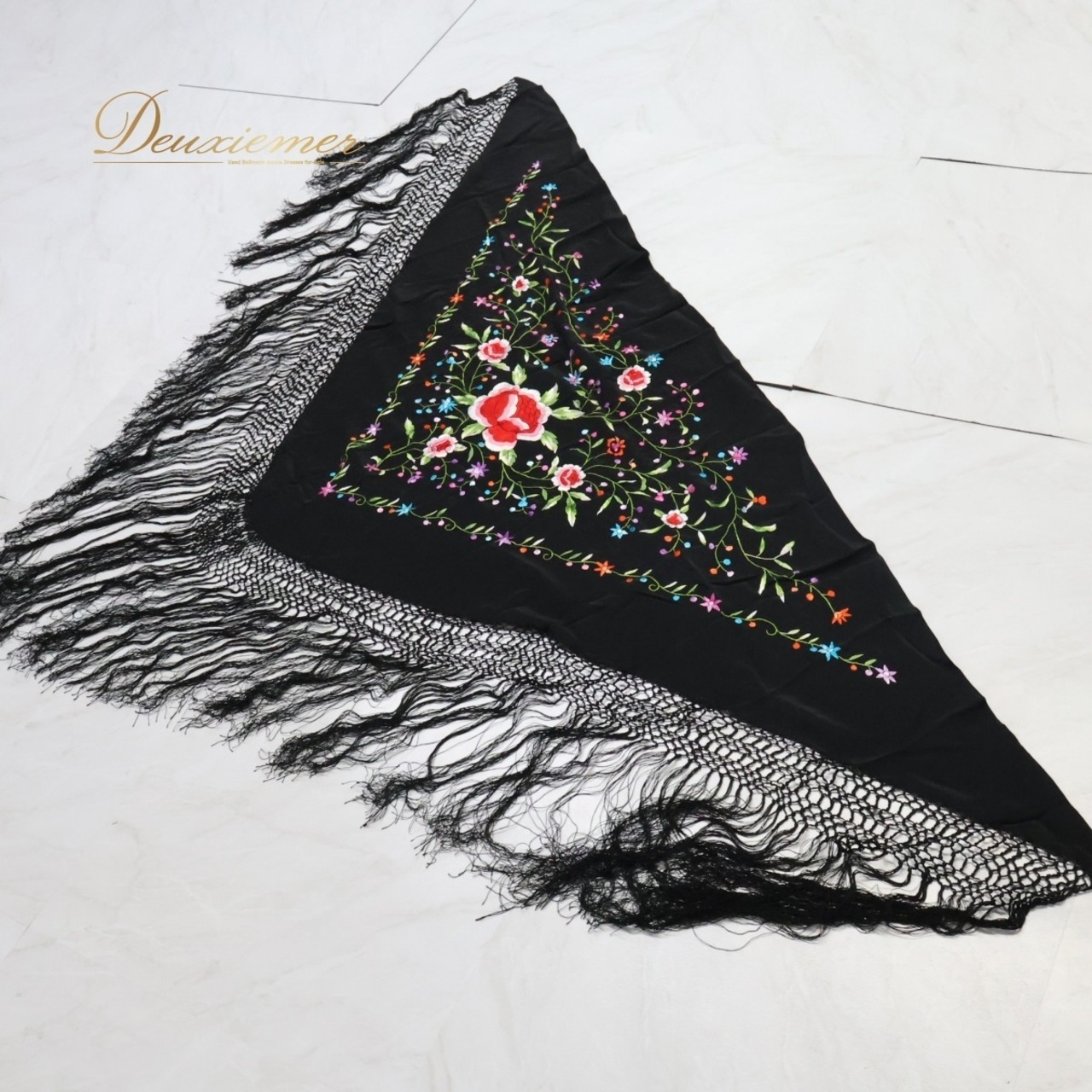 【フラメンコ衣装】ブラック マントン シージョ 黒 刺繍 フレコ フリンジ ダンス用 花柄 軽い 薄い トライアングル 三角形