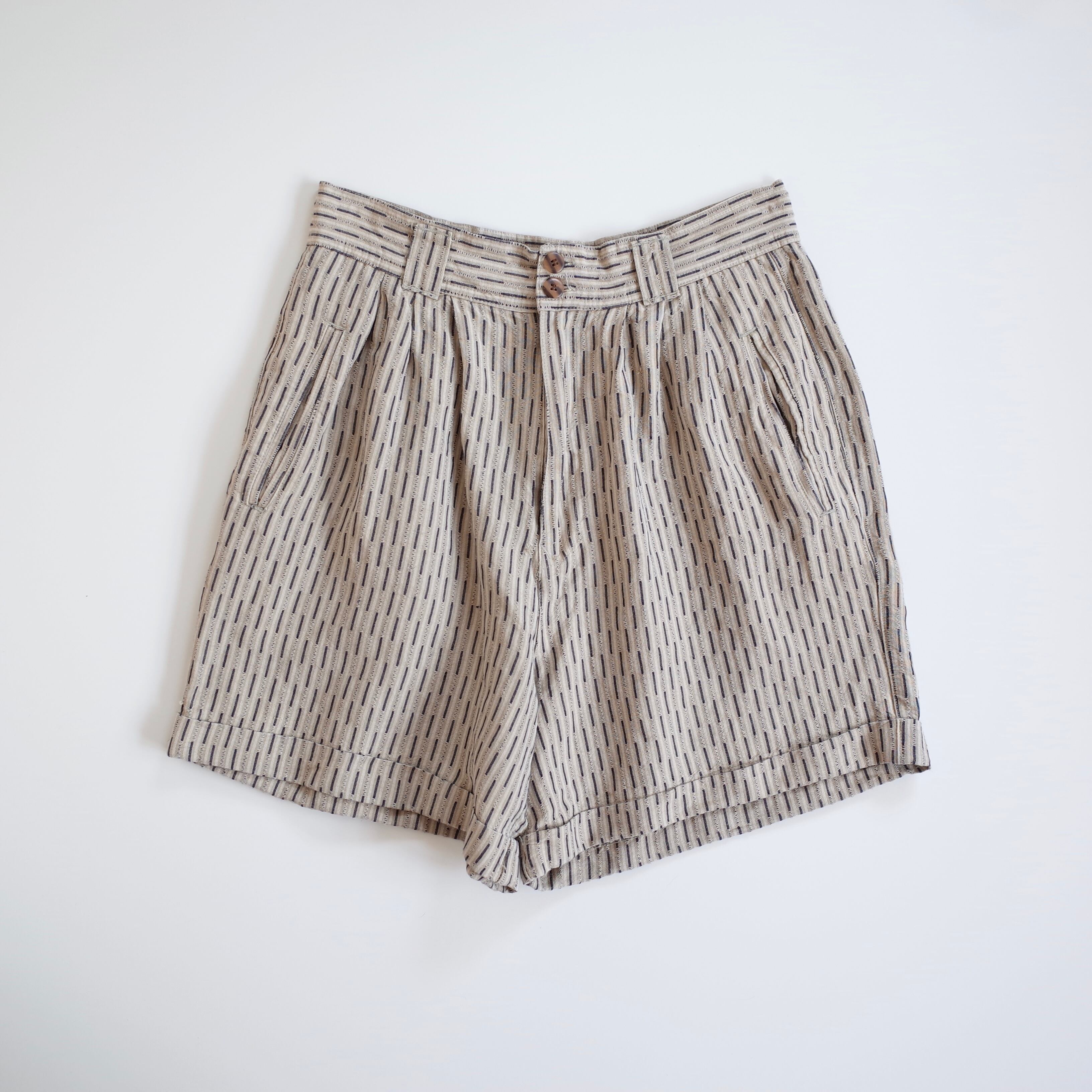 Stripe pattern short pants