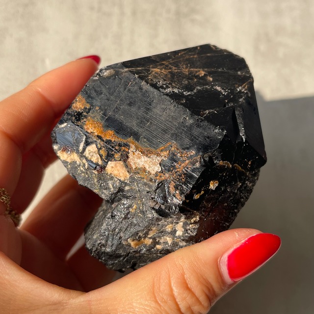 完全不透過の真っ黒モリオン原石｜中国産｜アルバイト共生｜天然ブラッククォーツ