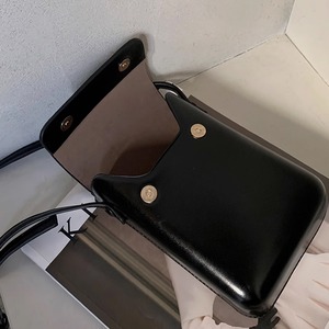 カジュアルなコーディネートにぴったりウエストバッグ　AC002