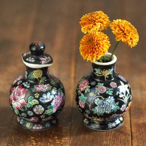 『黒花の醤油さし／花瓶』景徳鎮