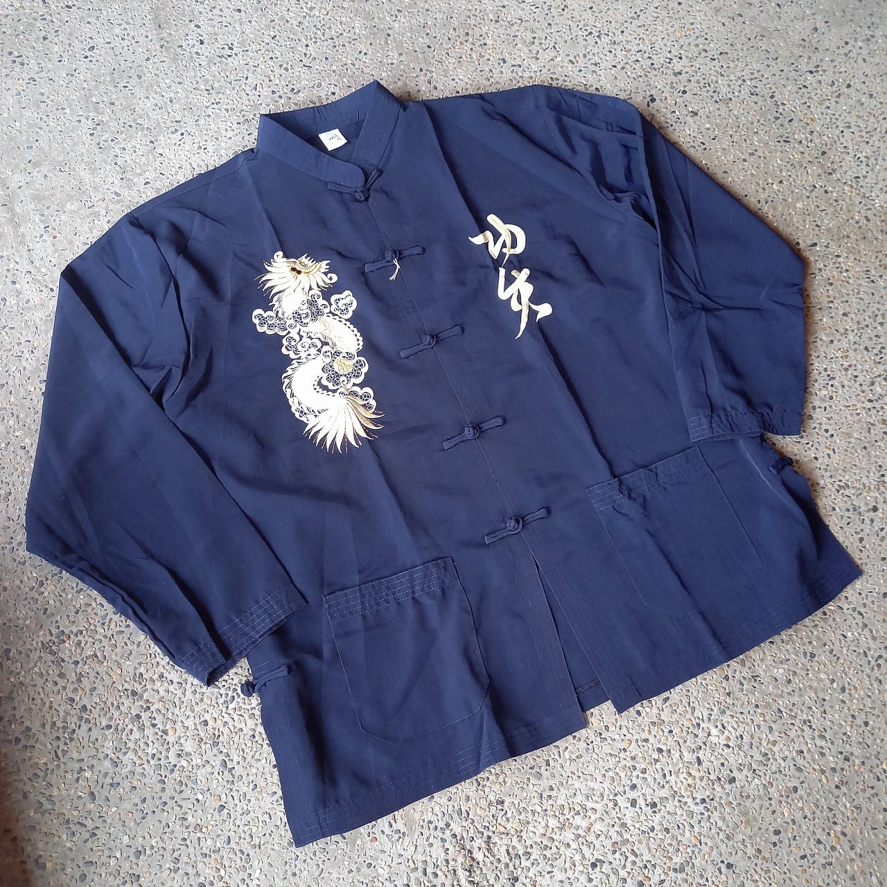 【ヴィンテージ】総刺繍 ジャケット 日本製 シルク2回程着用袖を折って着ると
