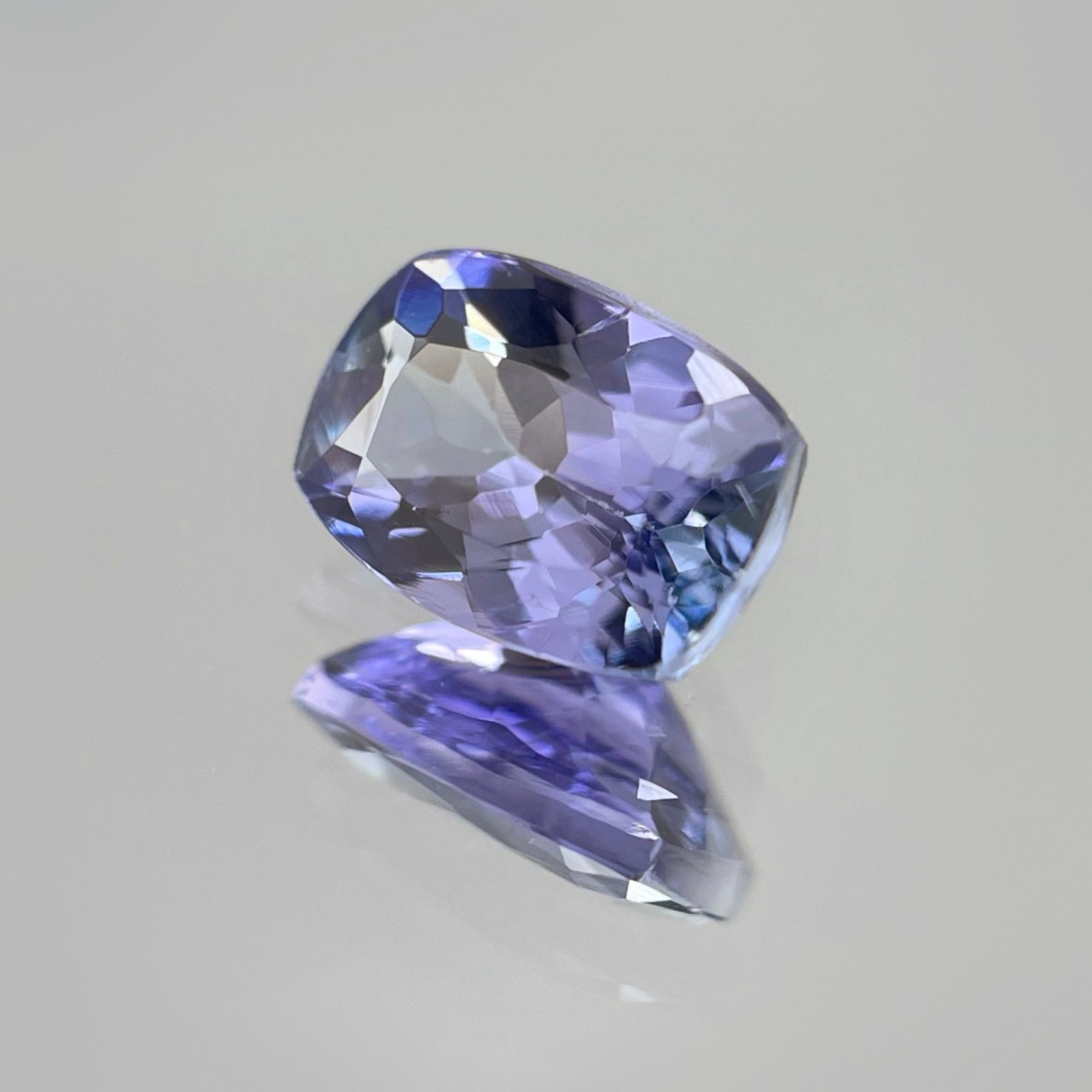 ◆ソ付 タンザナイト 1.023ct ルース クッション