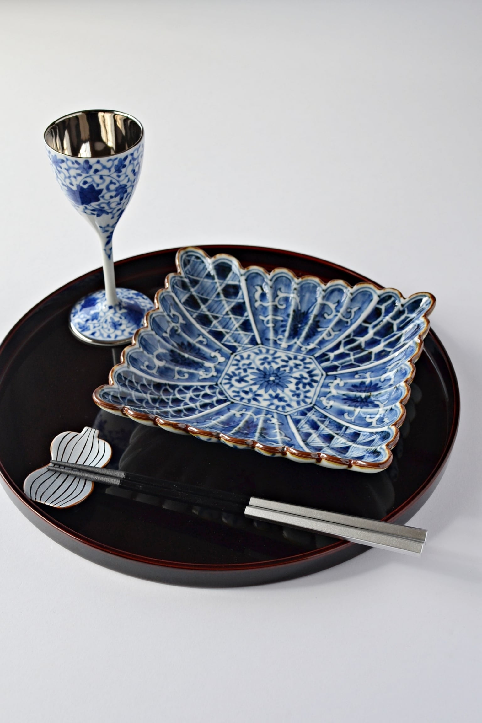 有田焼 福泉窯 染付微塵花唐草 ワイングラス15cm / プラチナ