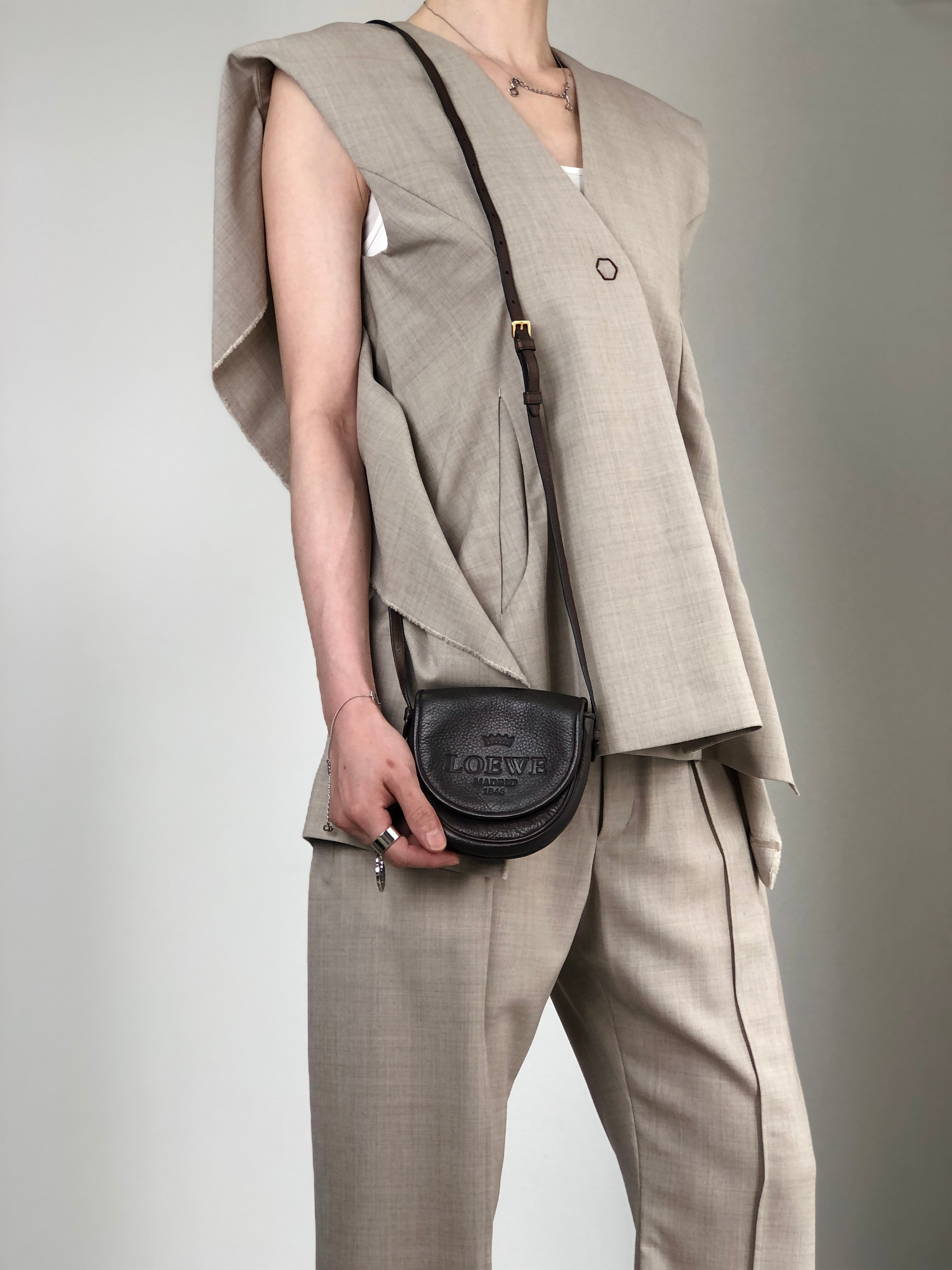 LOEWE ロエベ ショルダーバッグ ブラウン 型押しロゴ レザー ミニ