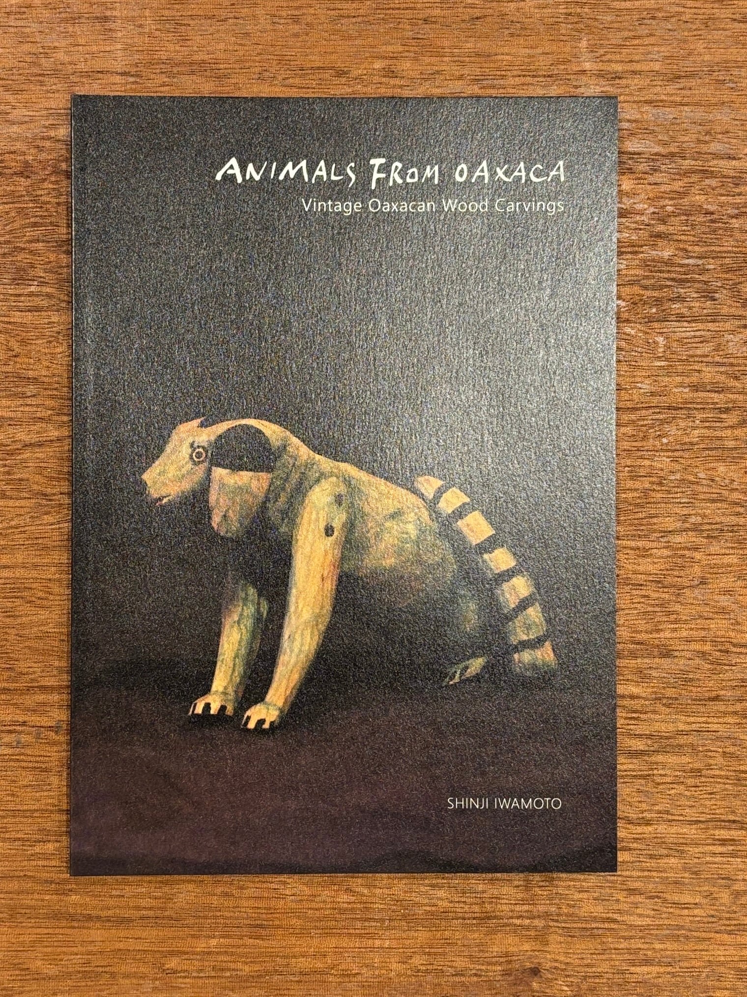 岩本慎史『ANIMALS FROM OAXACA : Vintage Oaxacan Wood Carvings