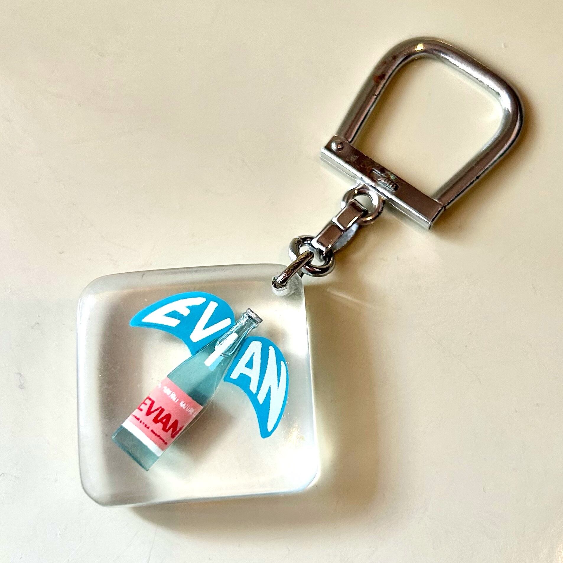 ブルボン キーホルダー 白鳥 EVIAN フランス CONGRES ブルボン