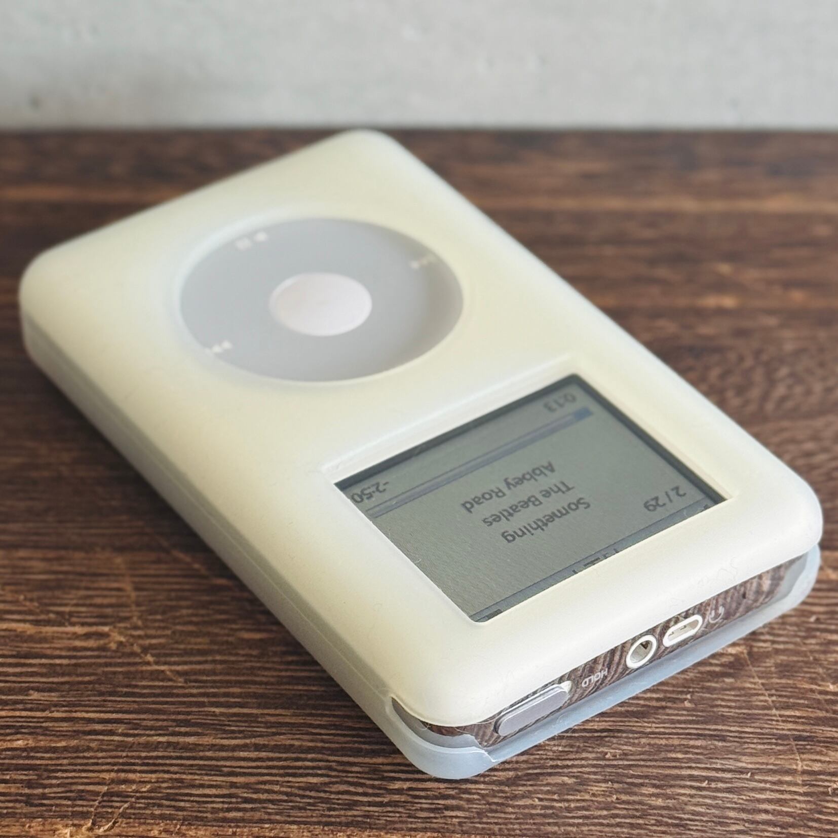 ケース】iPod 4th 専用 シリコンケース | Happy Pod