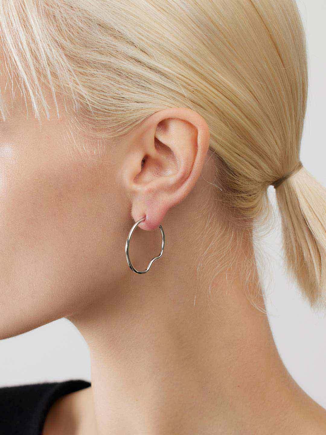 magliano ピアス 黄色く