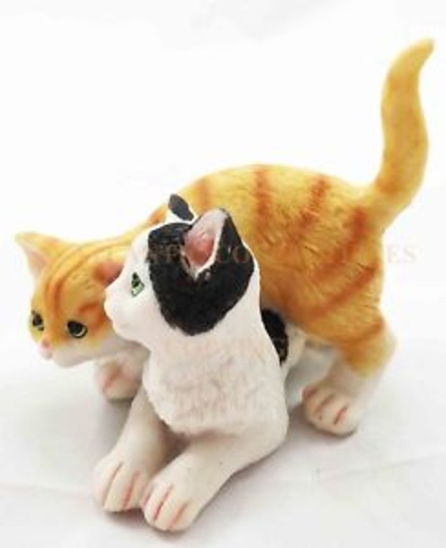 【送料無料】ネコカップルcat feline couple love small figurine collection animal collectible decor statue