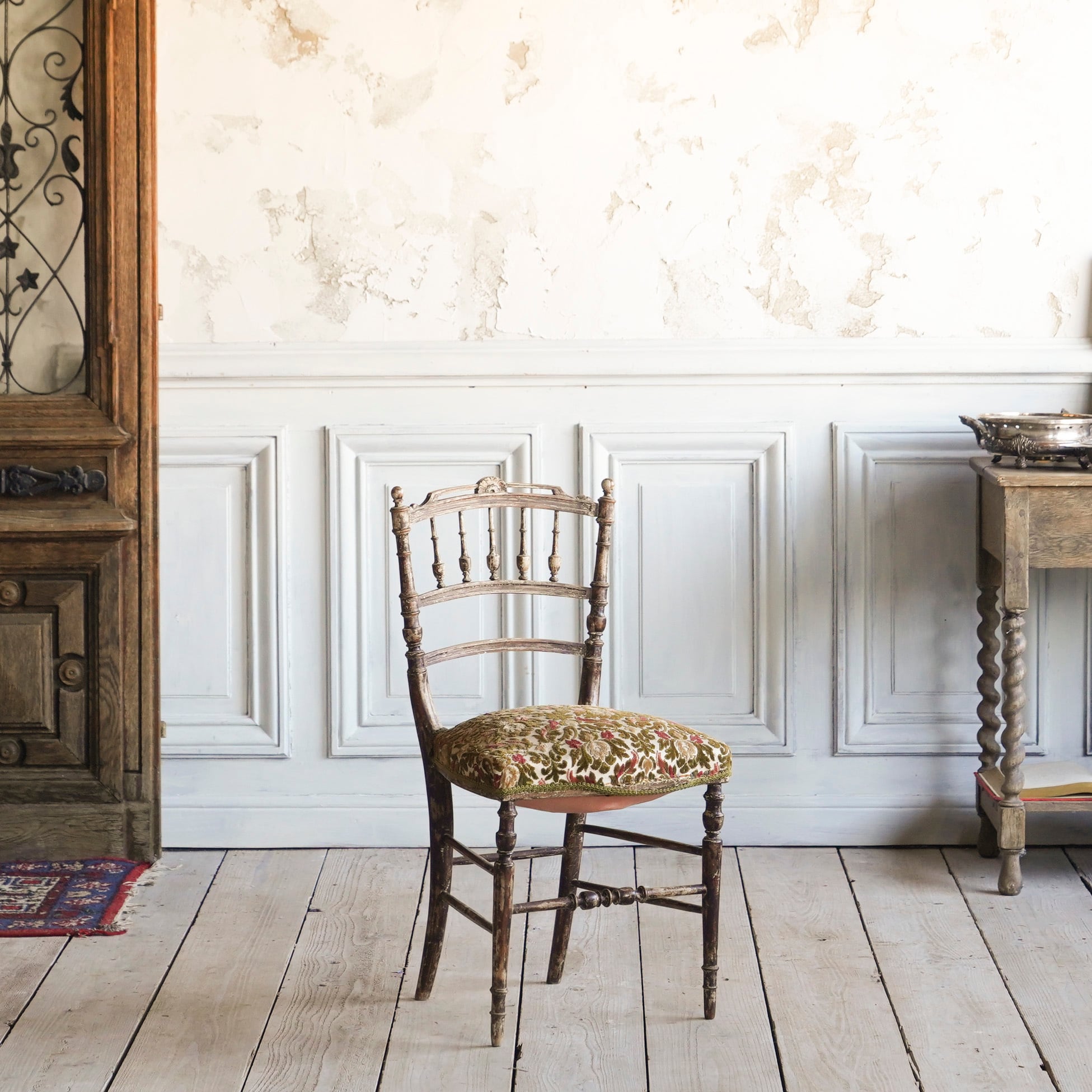 チェア/ナポレオンチェア/ディスプレイ/空間装飾/アンティーク/刺繍/花モチーフ