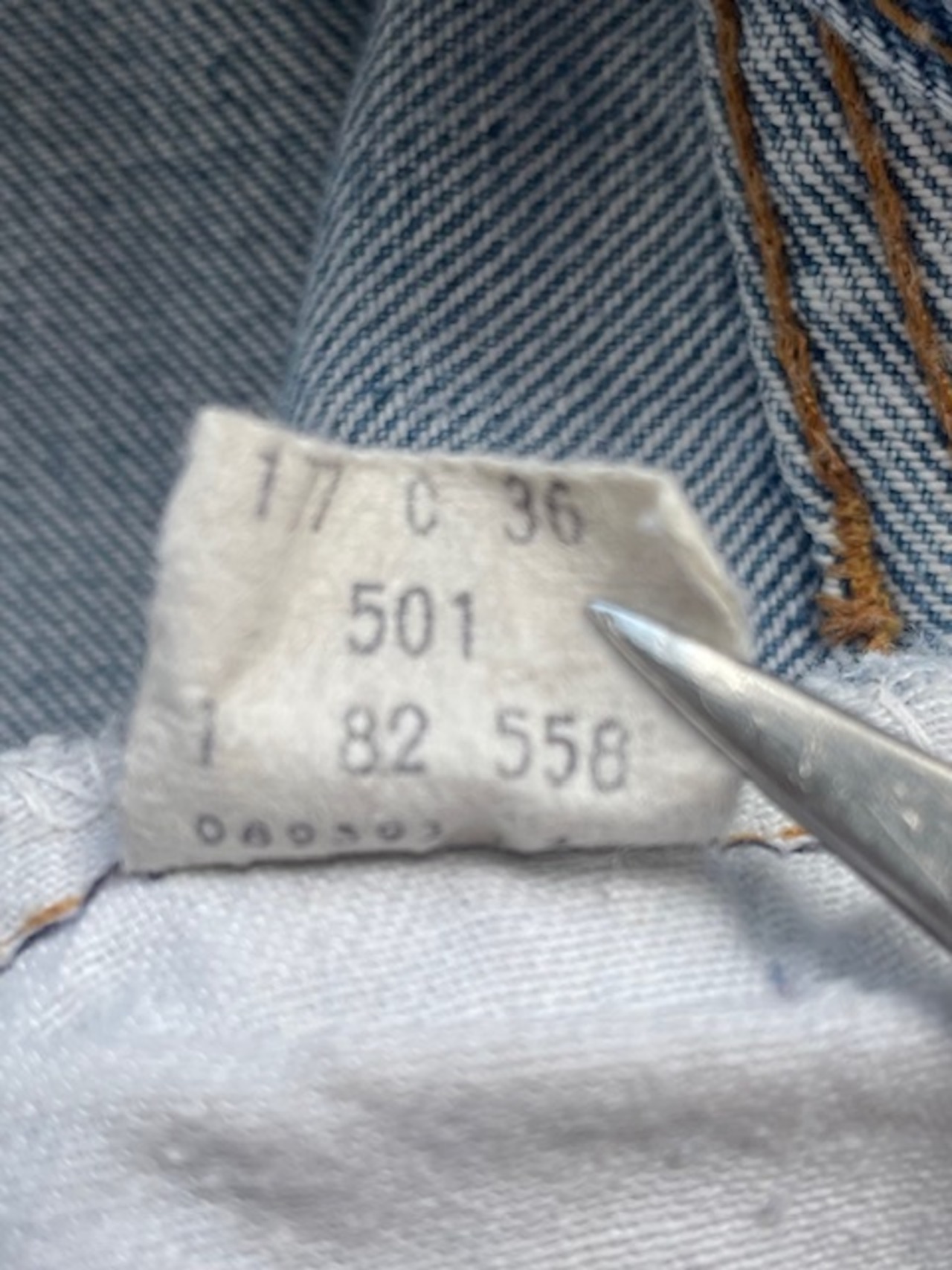 M-102 リーバイス Levis501古着 1982年赤耳 米国製刻558　W 84cm  股下 73cm　