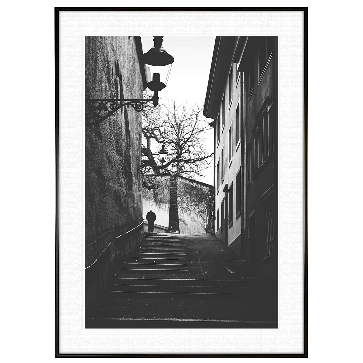 人物写真 ヨーロッパの古い階段を上る男性 インテリア モノクロアート