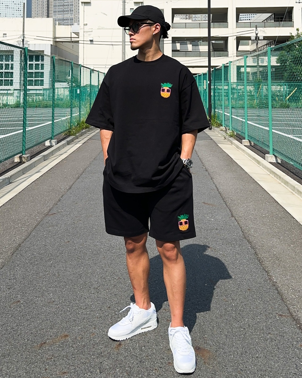 PINEAPPLE MAGNUM WEIGHT BIG SILHOUETTE T-SHIRT - BLACK