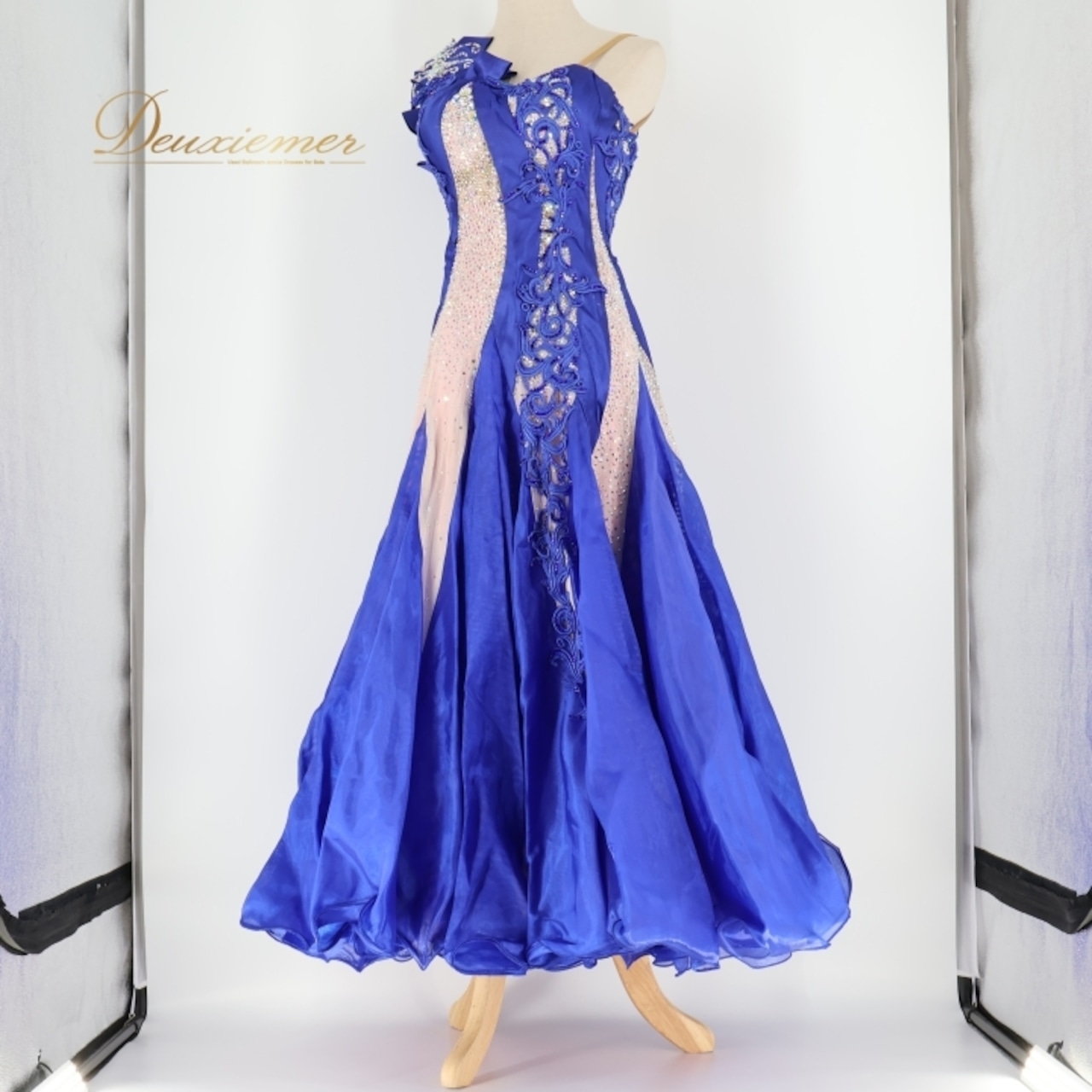 社交ダンス 衣装 スタンダードドレス ワンピース ドレス スタンダード フロート 青 ピンク 光沢 デモ 競技 ダンス パーティ 発表会 レース 高級感 ブルー系 ピンク系 スカート3枚重ね フロートレース 華やかさ 光沢感 パーティードレス エレガント 競技用ダンス衣装 女性用ワンピース デモ用衣装