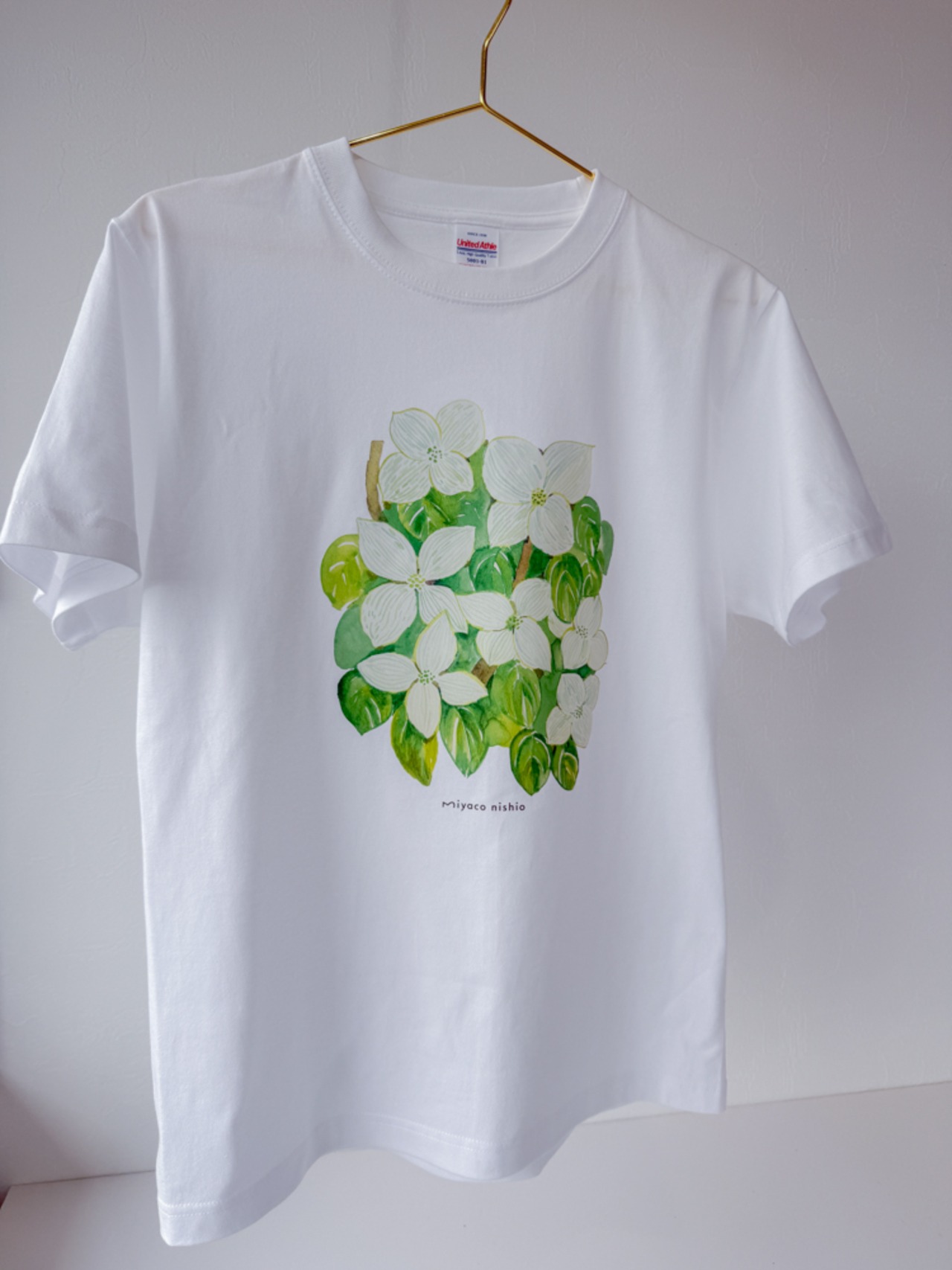 水彩画を着るTシャツ　「ヤマボウシ」
