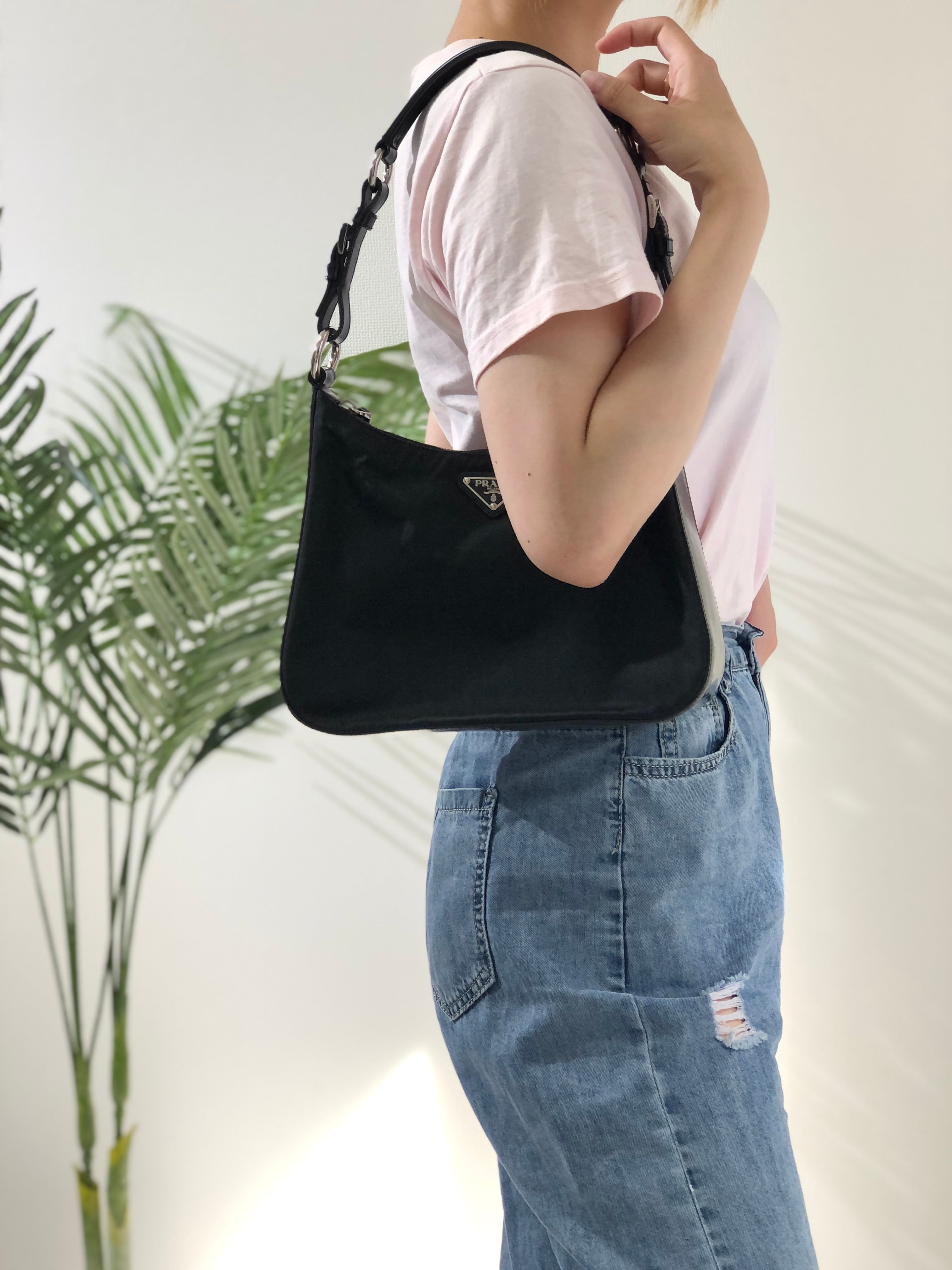 PRADA プラダ トライアングルロゴ ナイロン ホーボーバッグ PRADA プラダ トライアングルロゴ ナイロン ホーボーバッグ
