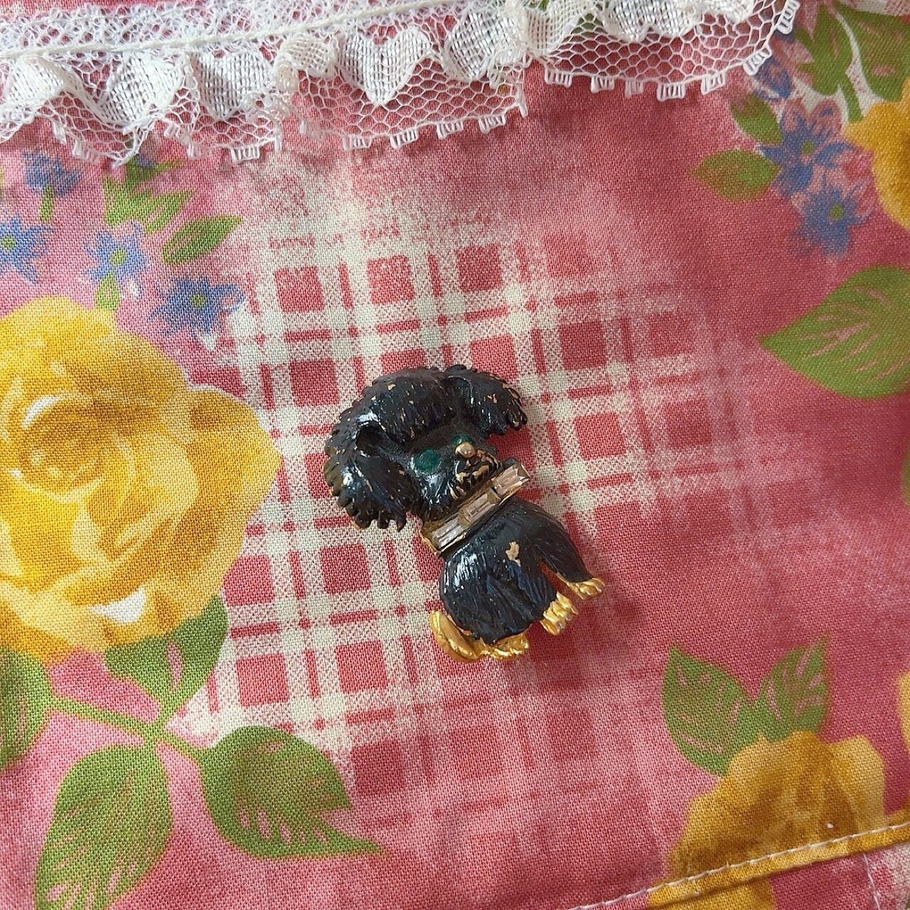 green eyes dog brooch