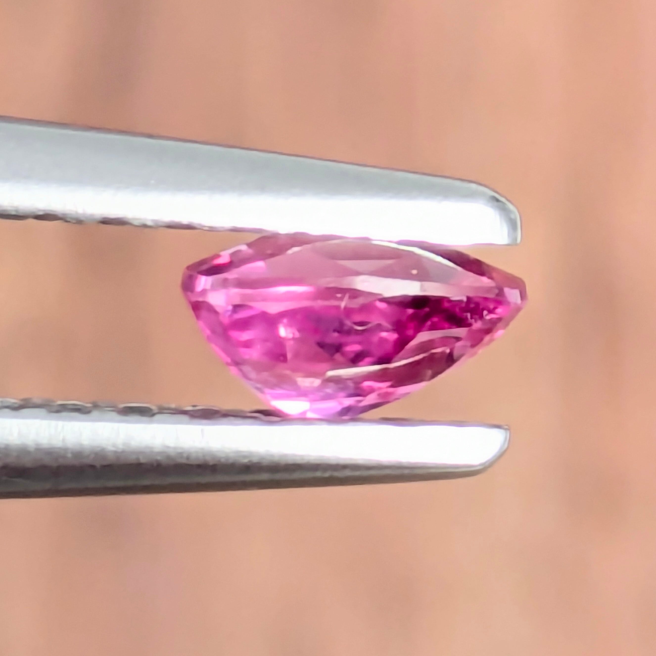 非加熱ピンクサファイアルース ミャンマー・モゴック産 【0.36ct