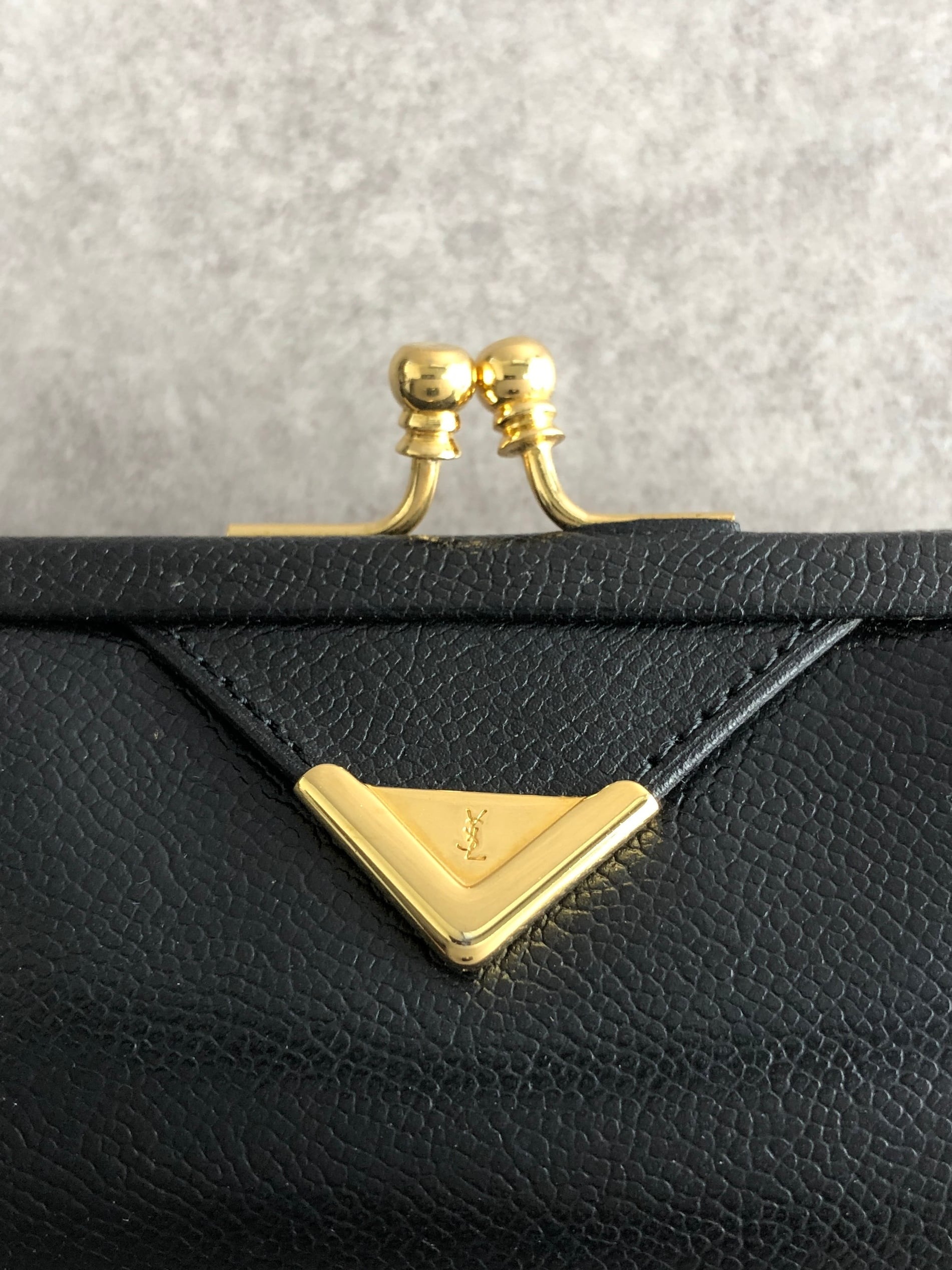 Yves Saint Laurent イヴ・サンローラン 財布 ブラック YSL レザー