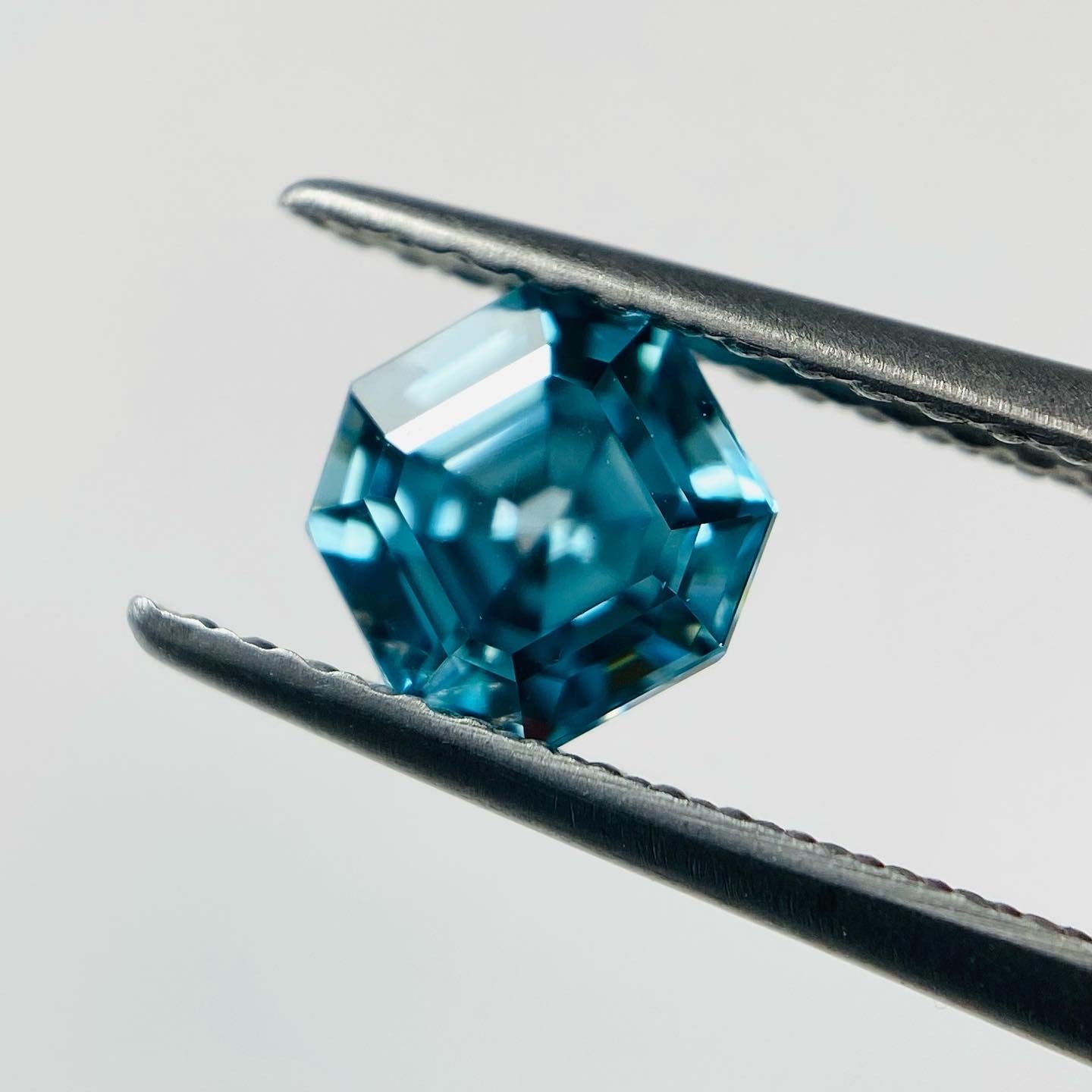 水の結晶!? ブルージルコン