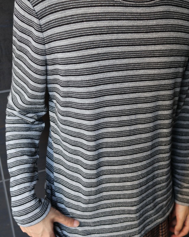 Glitter border long sleeve top