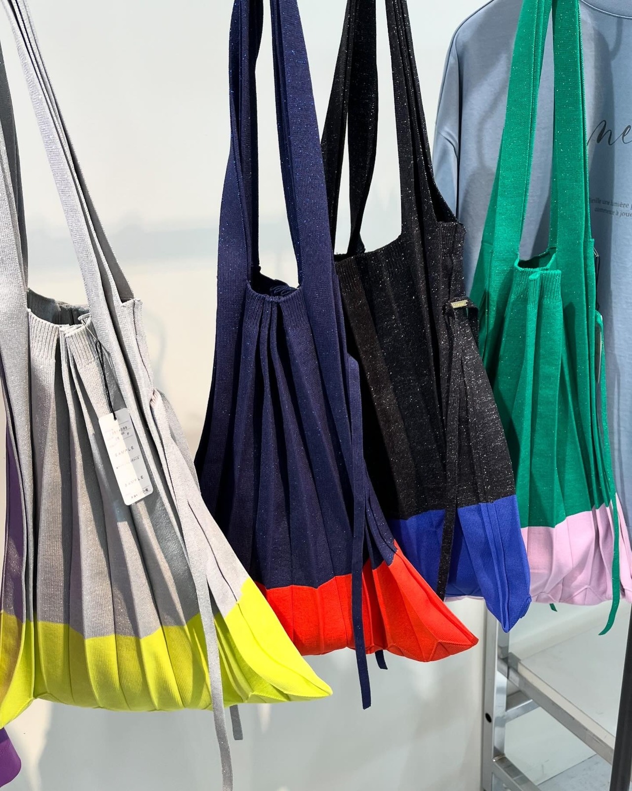 シーシークロス　C.C.CROSS　ラメ糸プリーツ配色BAG