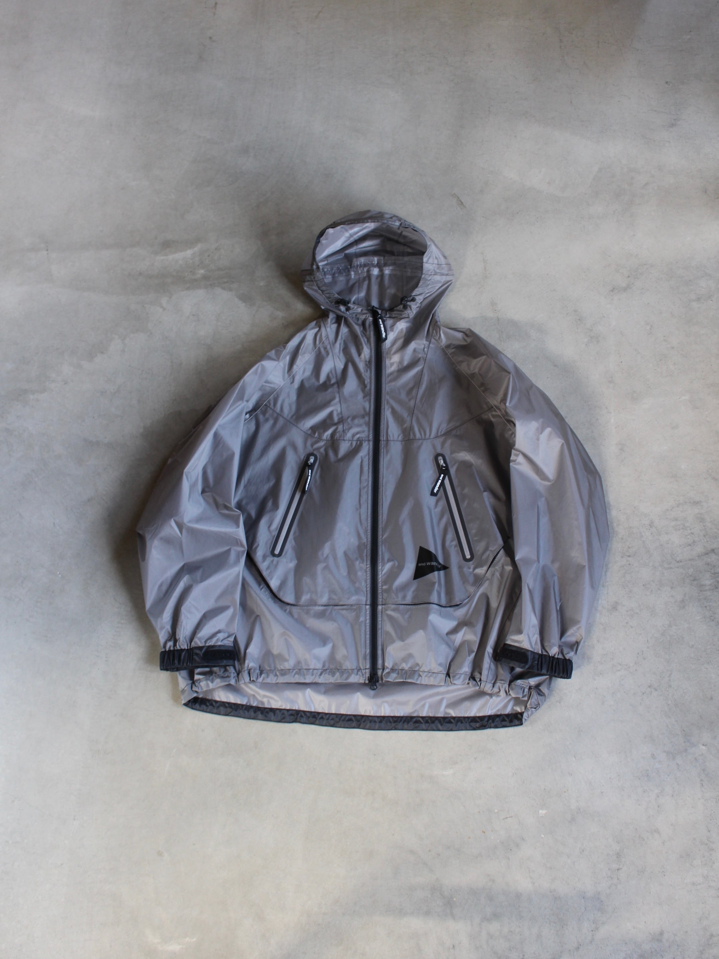 and wander アンドワンダー【sheer loose fitting rain jacket and wander アンドワンダー【sheer loose fitting rain jacket