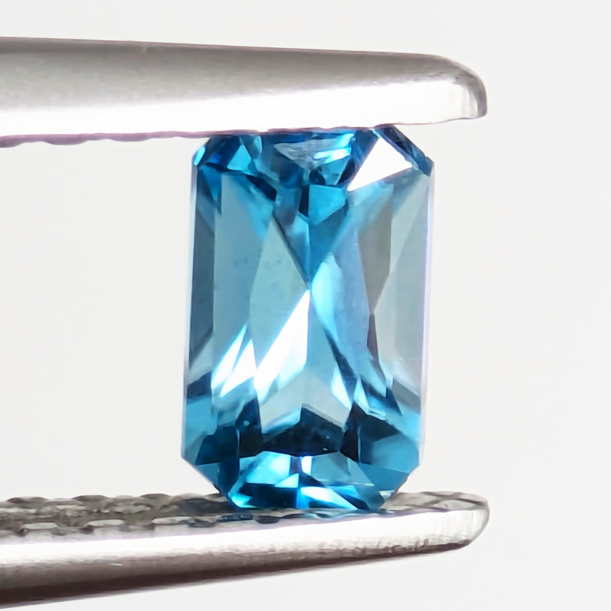 ブルージルコン(ラタナキリブルー)ルース 【0.55ct】 PRO208987
