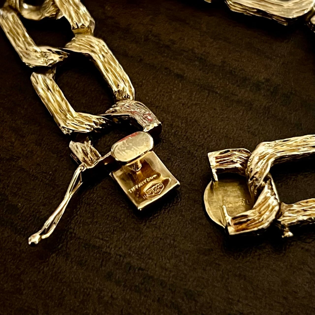 VINTAGE TIFFANY & CO. 14K Gold Textured Chain Bracelet VINTAGE TIFFANY & CO. 14K Gold Textured Chain Bracelet