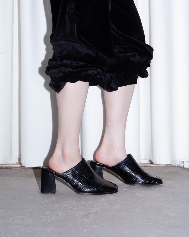 embossed square-toe chunky heel mules