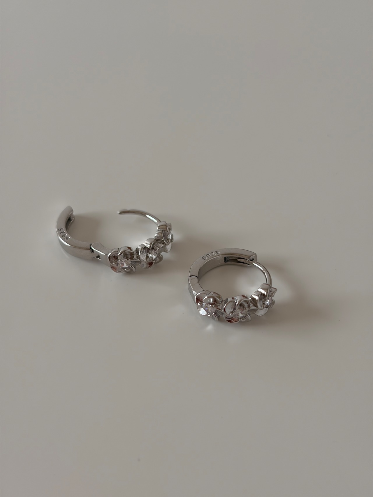 S925 シルバーフラワーフープピアス